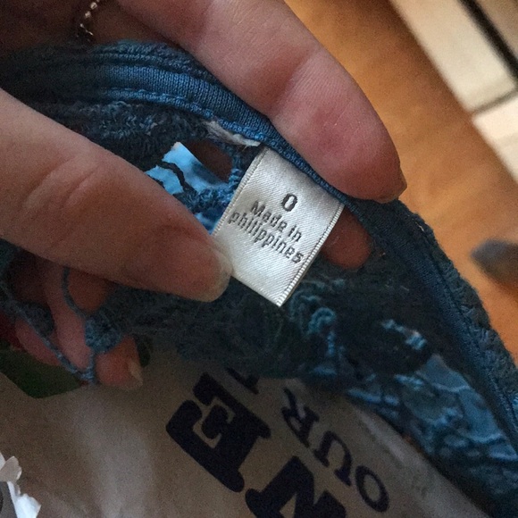 Blue lace dress - Picture 3 of 3